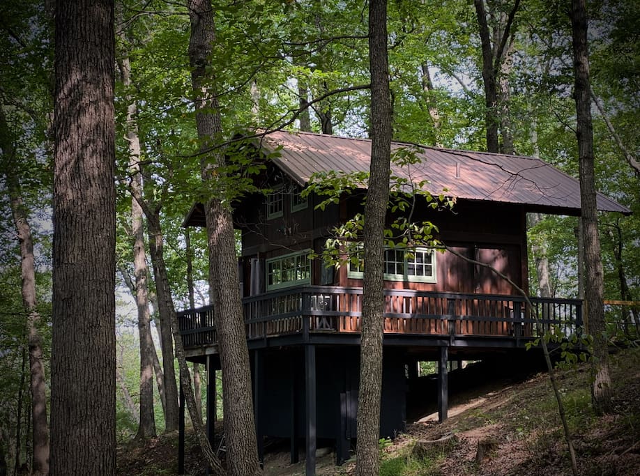 Easygoing Cabins for Rent in Paw Paw, West Virginia, United States
