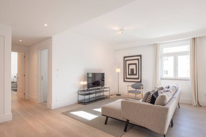 Charming Apartment in a Private Condominium w/Pool gallery image 5