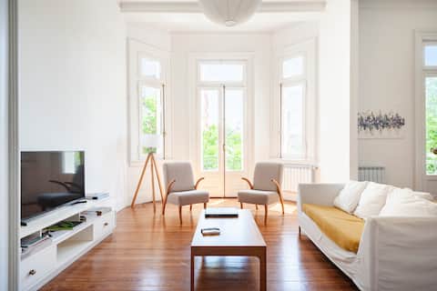 Top performing Airbnb: Stylish apartment totally renewed (1500sqf) in Barracas