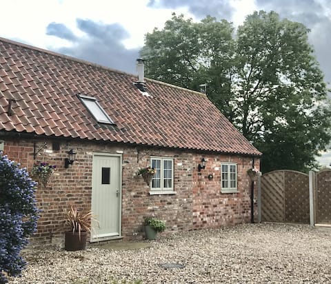 Countryside Retreat! Private Hot Tub. Dog Friendly