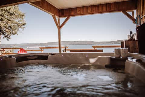 Cliffside Paradise
Waterfront+Hot Tub+Sauna+BBQ