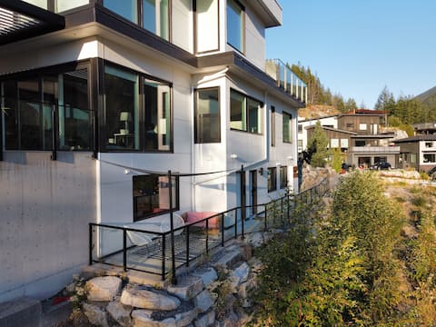 Stunning Ocean & Mountain Views in Crumpit Woods