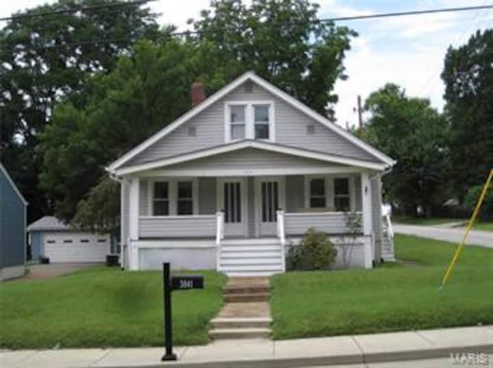 Cozy Cottage Extended Stay Guest suites for Rent in Bridgeton, Missouri, United States Airbnb