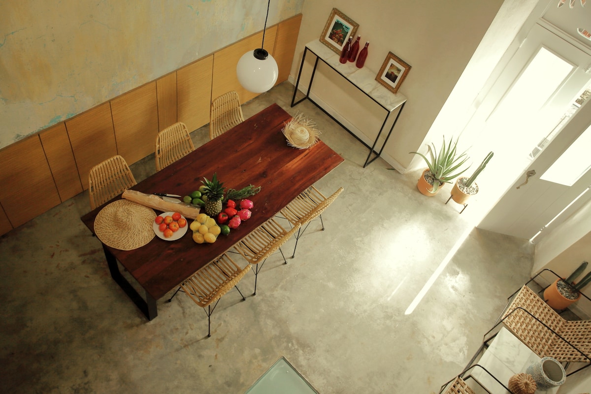 2 story Apartment Suite with pool & balcony — photo 5