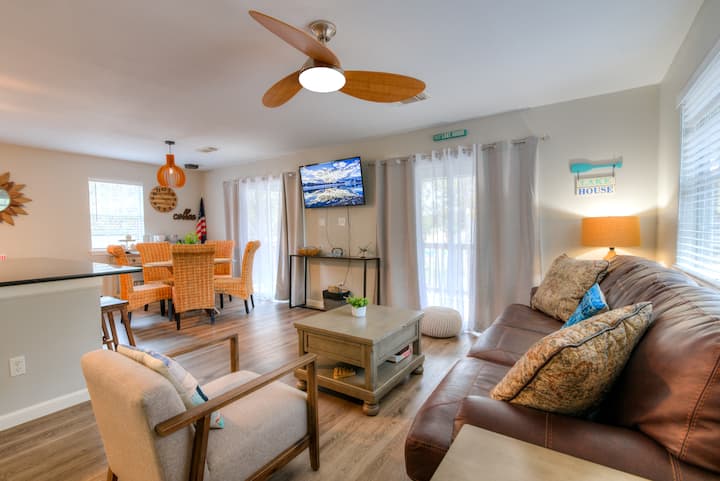 Experience Lake Life!☀️😎at This Waterfront Home - Lake Medina Highlands, TX