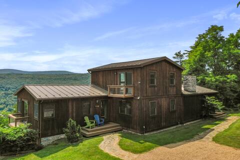 Mountain Retreat-Stunning Views/Pool/Hot tub