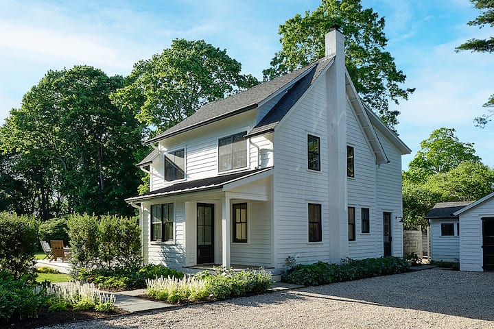 Modern Farmhouse with Hot Tub in Old Lyme, CT