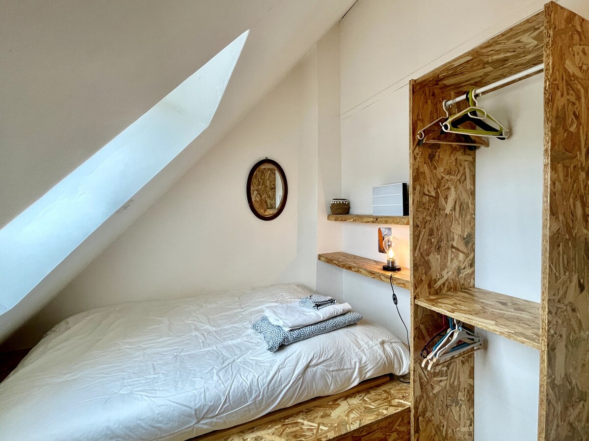 slaapkamer 3 tweepersoonsbedden 140 cm en kledingkast