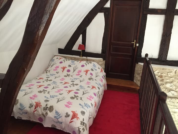 Мецанин спалня и достъп до втора спалня