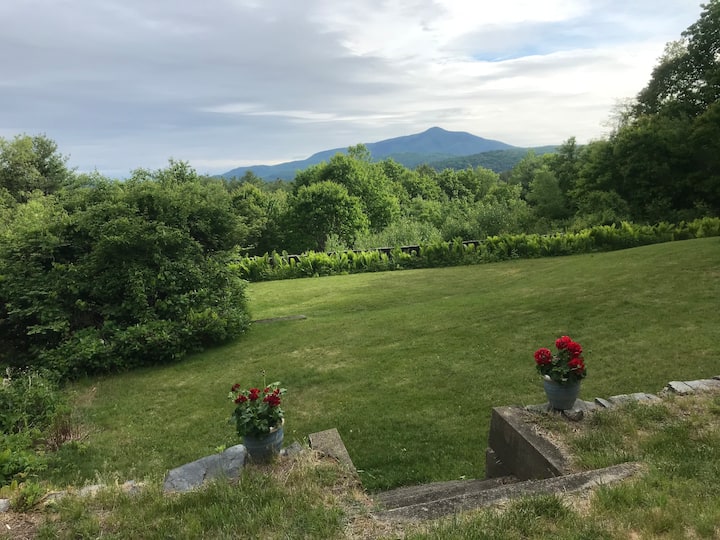The Oaks secluded rural estate w/ amazing views Houses for Rent in Plainfield, New Hampshire