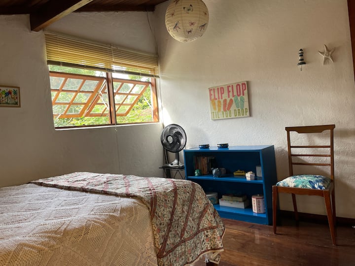 Otro ángulo de la habitación 2