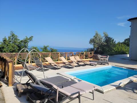Apartment with heated pool  Jacuzzi  sea view