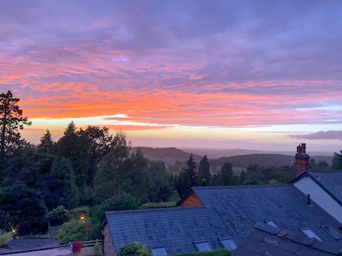 Light and airy flat right on the Malvern Hills