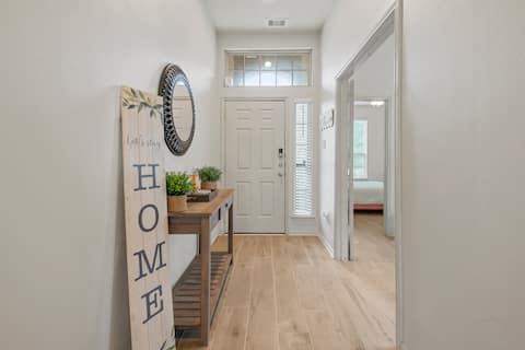 Elegant single story house w great location
