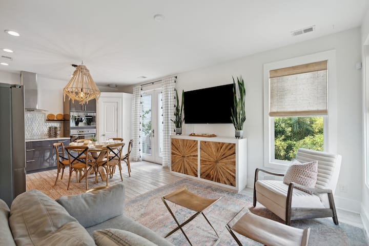 Luxury Beach Views: Heated Pool & Putting Green - Folly Beach, SC