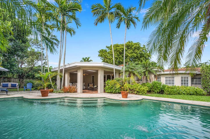 Coastal Paradise with pool– Walk to the Beach!