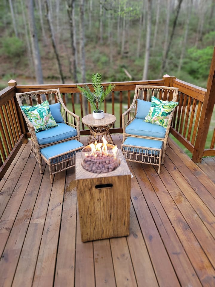 5 Star Luxe Creekside Cottage in the Woods