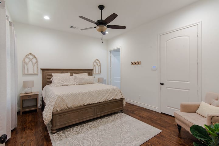 Master bedroom with King size bed and ensuite.