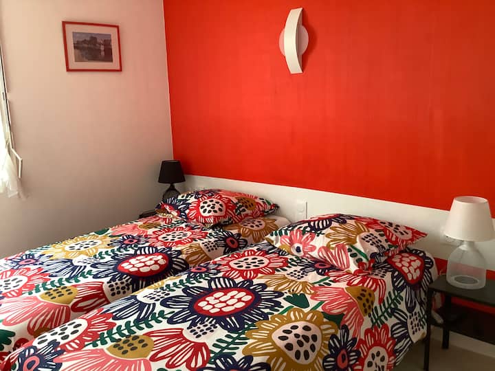 غرفة تلفزيون مزدوجة