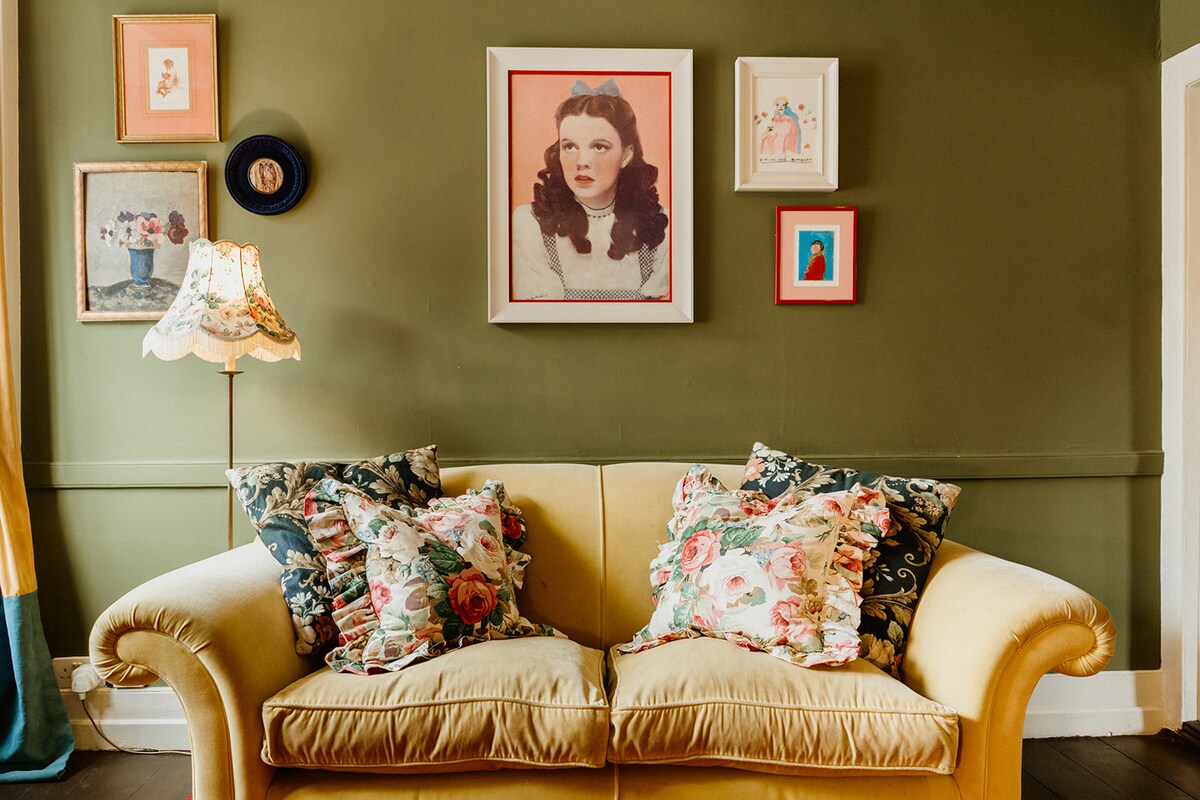 Top performing Airbnb: Dot Cottage, cosy hideaway in the centre of Rye in Rye