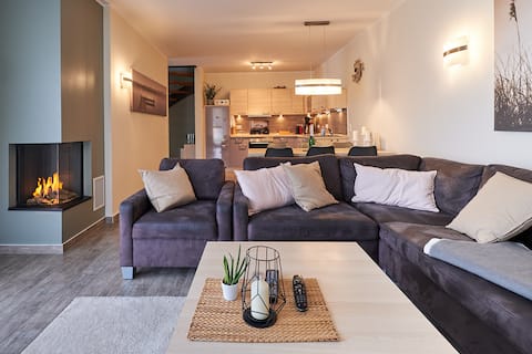 Popular Airbnb listing: Fleesentraum Luxury house -Hot Tub/Sauna/Fireplace in Göhren Lebbin