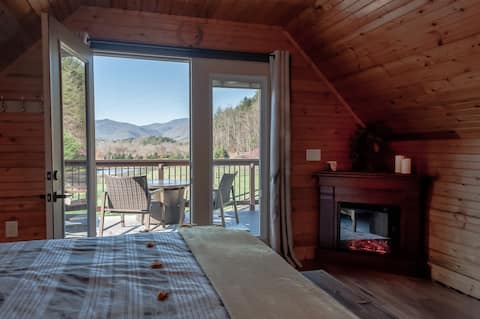 Popular Airbnb listing: Hi Horse Apt-Pvt Deck-Hot Tub-King-FP-Parking-A/C in Franklin