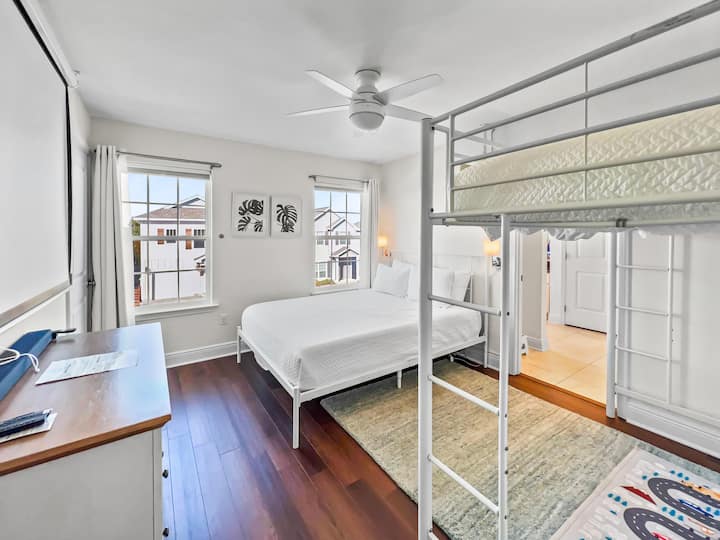 Добре дојдовте во собата на спрат!