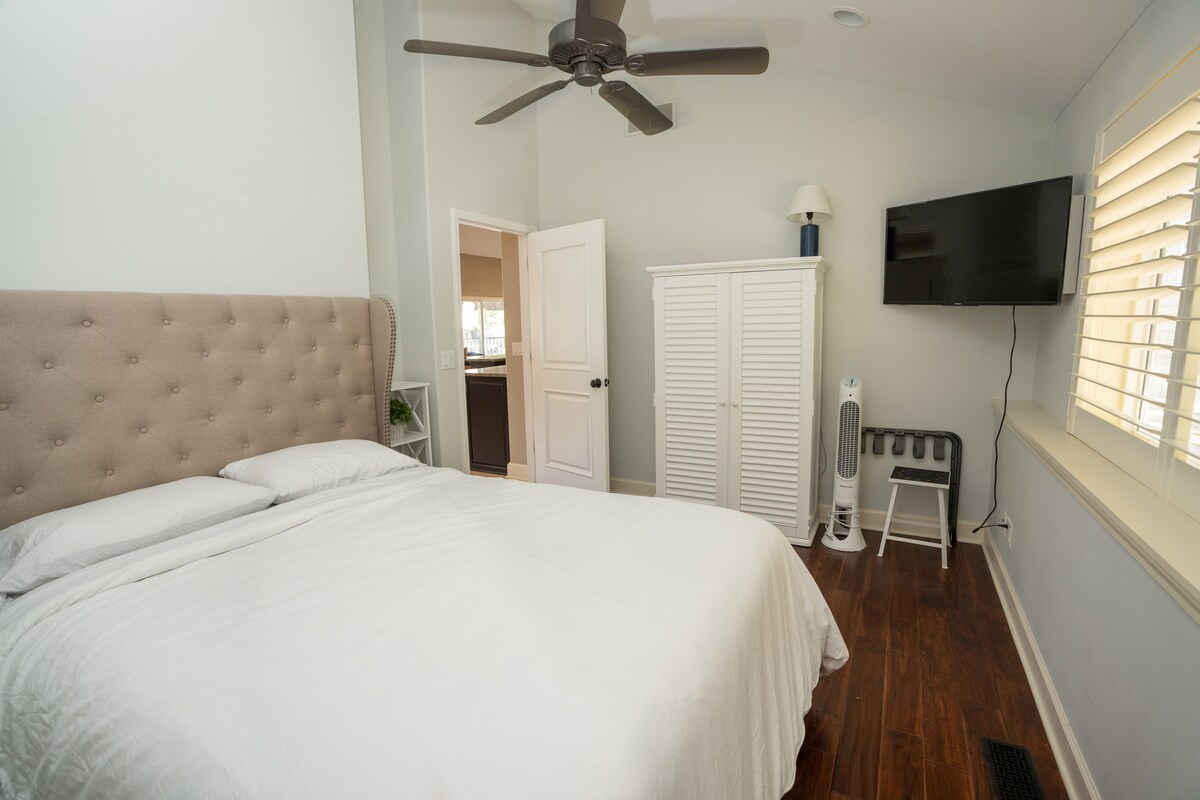 GLAVNI SMJEŠTAJ - spavaća soba br. 3 - bračni krevet (160x200) s pripadajućom kupaonicom Jack & Jill.  Za 2 osobe.