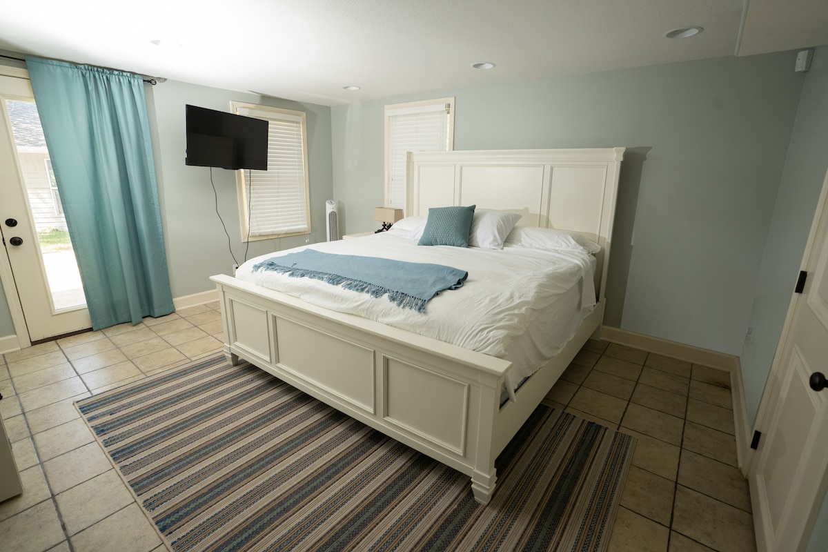 GOSTINJSKA KUĆA - donja etaža - spavaća soba br. 3 - bračni krevet (širine 150-179 cm) s bračnim krevetom (180x200