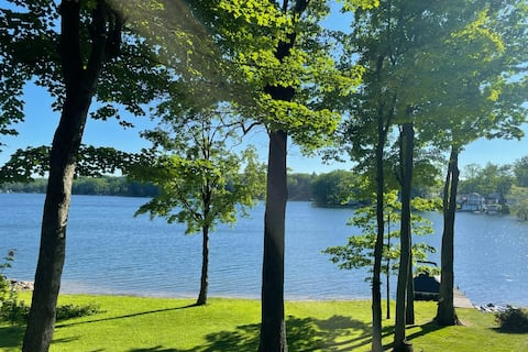 Spacious Updated Lakefront Getaway