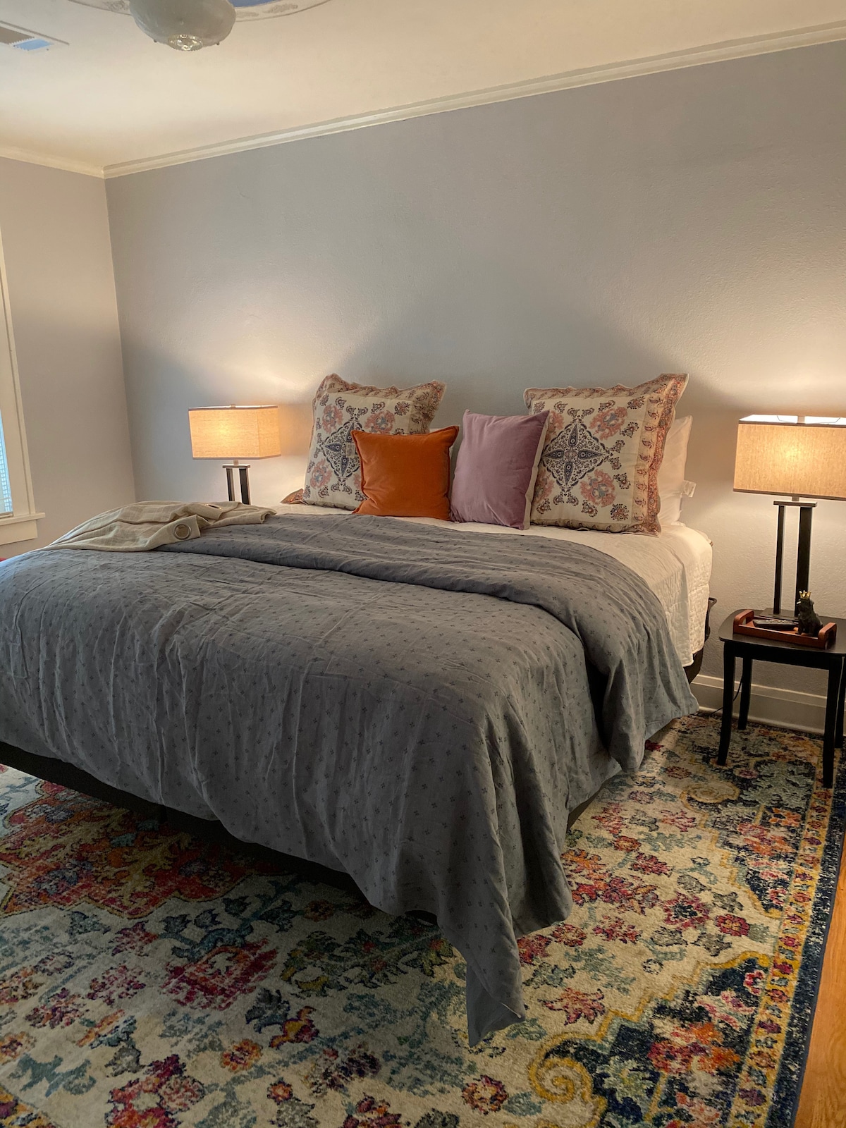 חדר שינה 1 טלוויזיה בתוך הארון