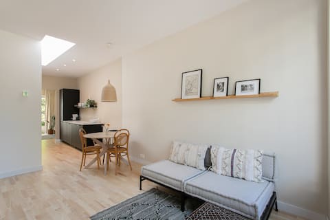 Top Airbnb: Luxury apartment in green Amsterdam Noord in Noord Holland