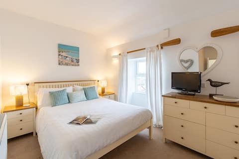 Sea Breezes @ Arlanfor, Moelfre, Anglesey