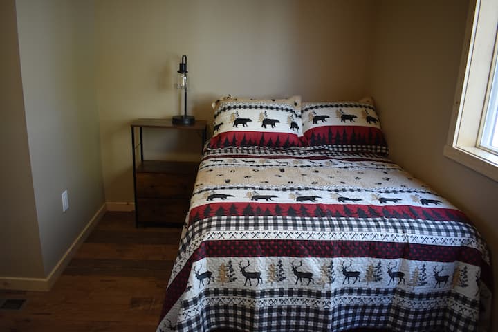 Caribou小木屋# 1-配备3张双人床