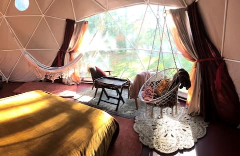 One-of-a-Kind Dome Stay near Collingwood!