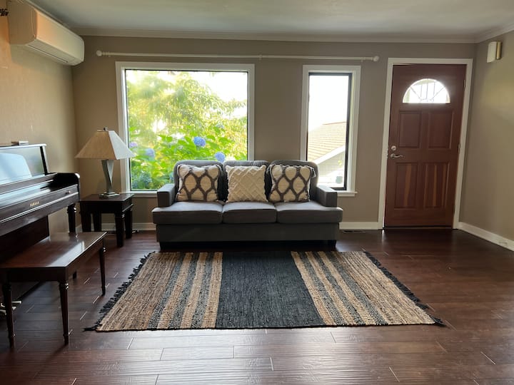 Old Town Tacoma Charm With Garden And Water View - Tacoma