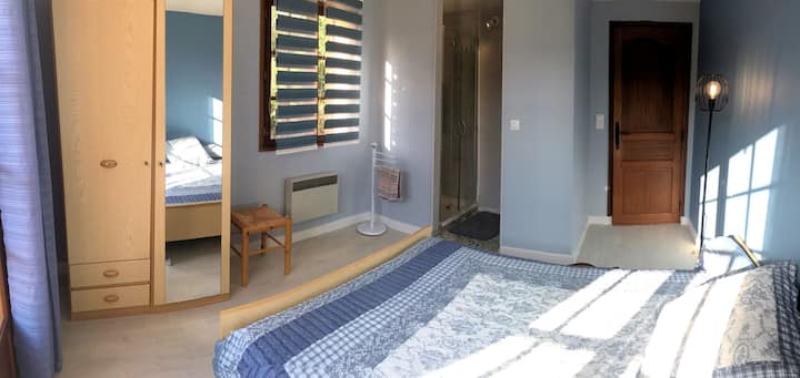 Panoramic view of the "Sea" room with dominant blue colors to remind you that we are ten kilometers from the seaside resorts of the Catalan coast and its wide beaches