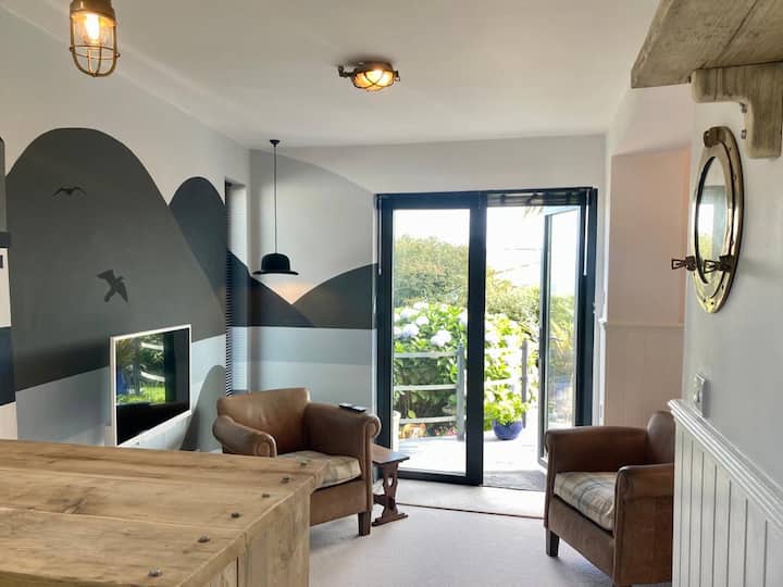 Mevagissey Boutique Flatlet / sea & country views