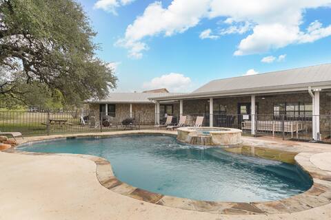 Near River~Heated Pool~Hot Tub~Amazing Home for 20