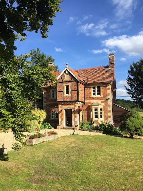 Cosy Lex Cottage overlooking National Trust Lacock