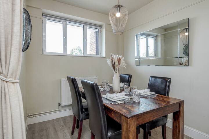 Cozy 2 Bed South Ken/Chelsea/Knightsbridge + AC*! gallery image 3