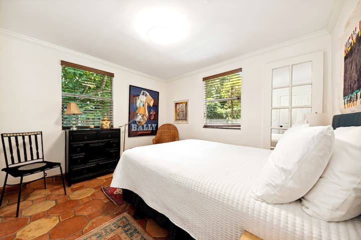 ห้องนอน 2 พร้อมเตียงขนาดควินไซส์