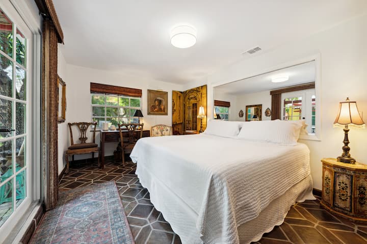 ห้องนอน 1 เตียงขนาดคิงไซส์พร้อมที่นอนใหม่  