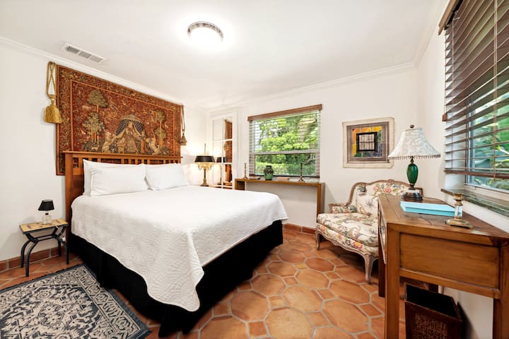 ห้องนอน 3 พร้อมเตียงขนาดควินไซส์