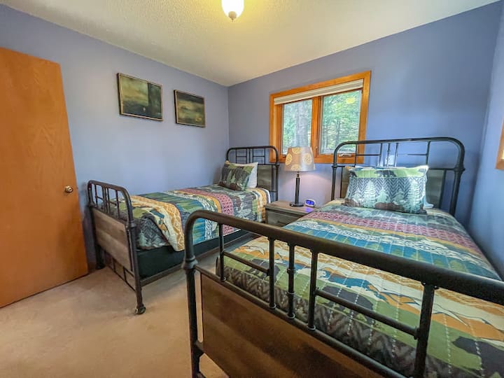 Стая с 2 единични легла. 