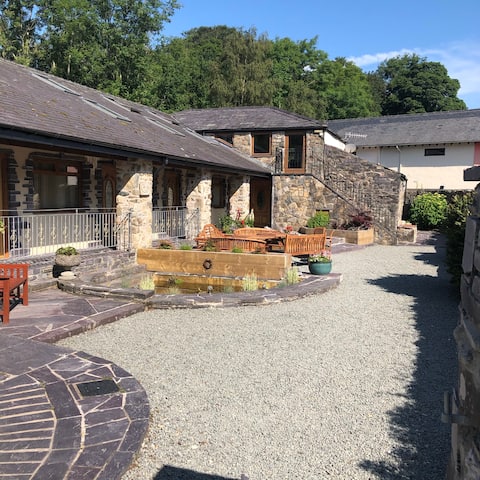 Bryn Llys House, doorstep to Snowdonia