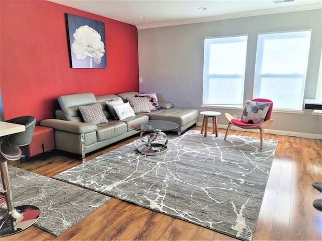 A Luxury Urban Getaway Walk to Stanford 2333