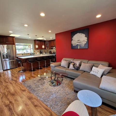 A Luxury Urban Getaway Walk to Stanford 2333 gallery image 4