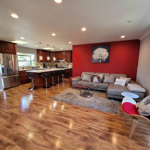 A Luxury Urban Getaway Walk to Stanford 2333 gallery image 2