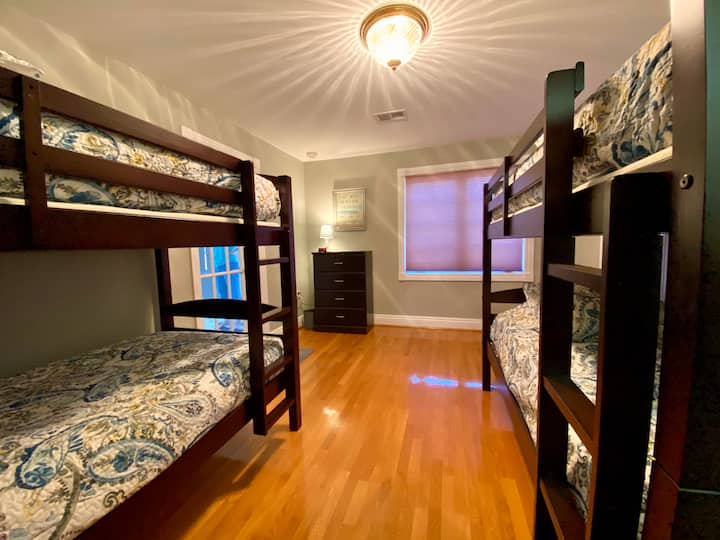 Bunk Bed Room With 2 Sets of Bunkbeds